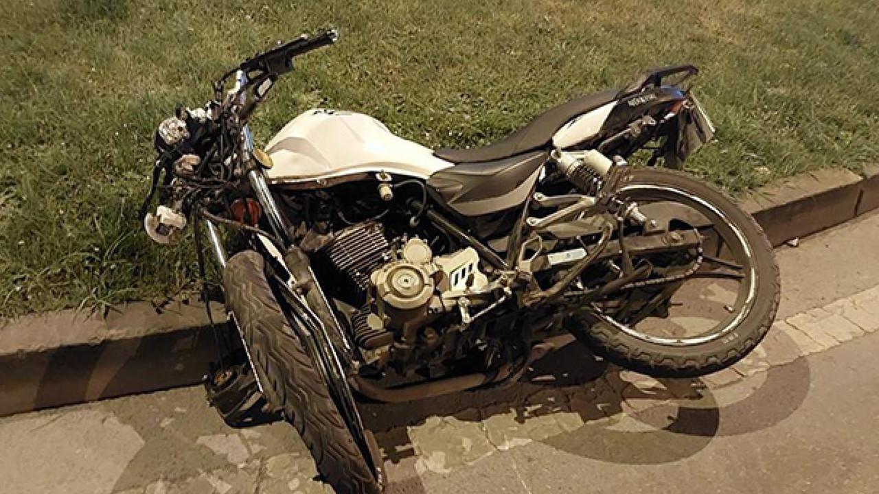 Motosikletin yayaya çarpması sonucu 2 kişi yaralandı