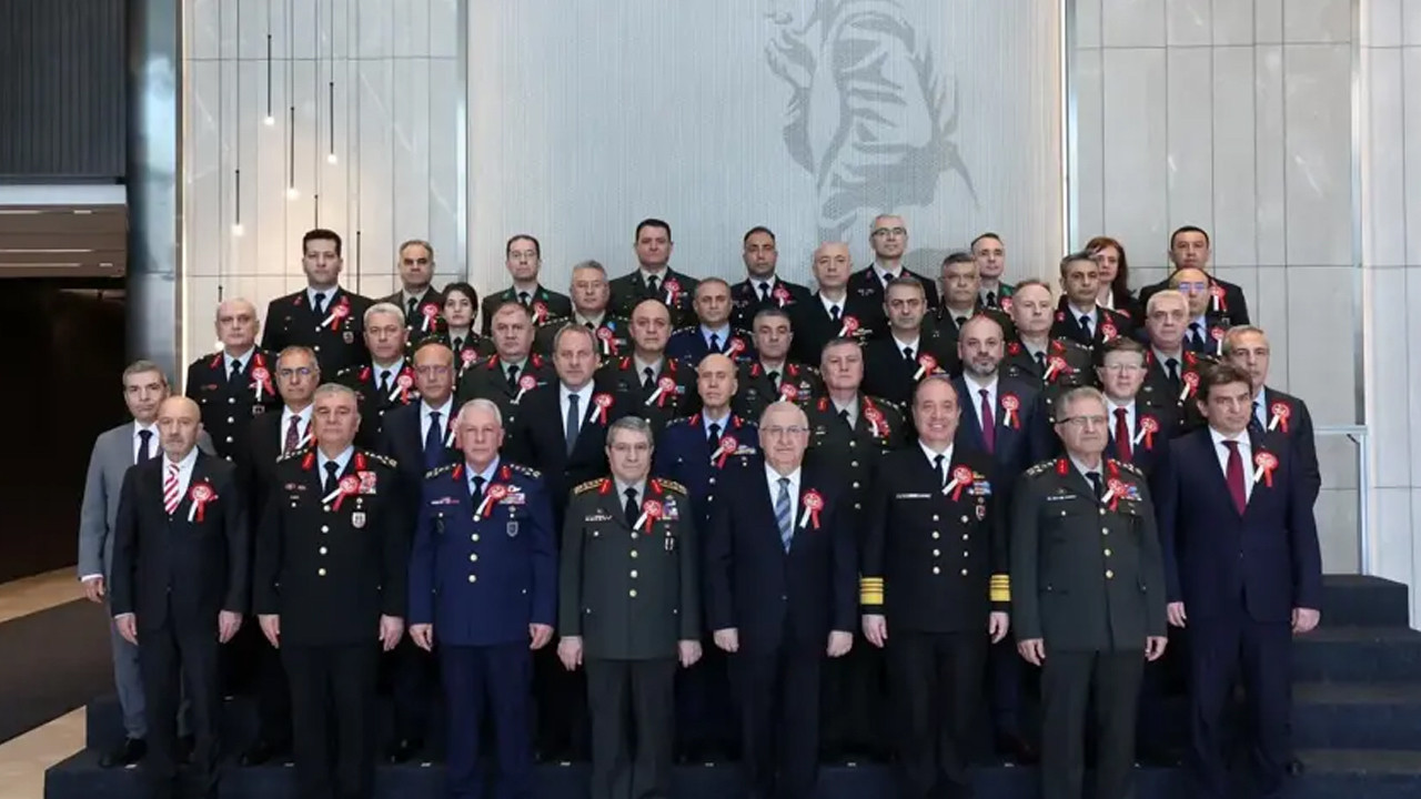 Bakan Güler, OYAK'ın 66'ncı Genel Kurulu dolayısıyla Anıtkabir'i ziyaret etti