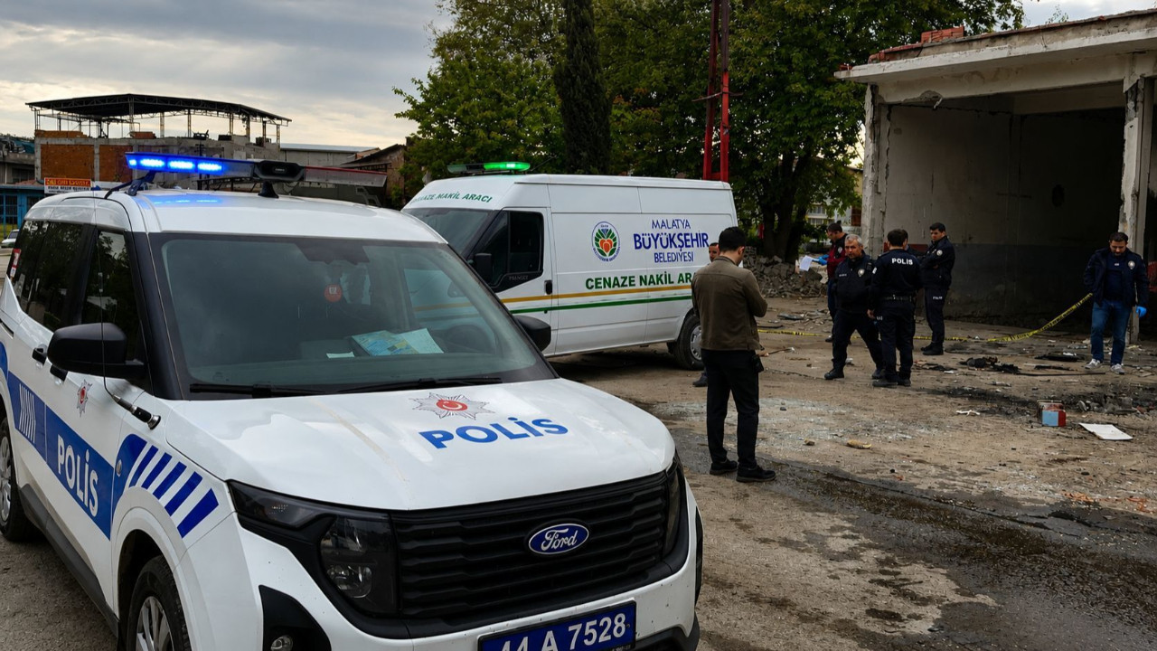 Elektrik direğinden düştü: Hurdacı hayatını kaybetti