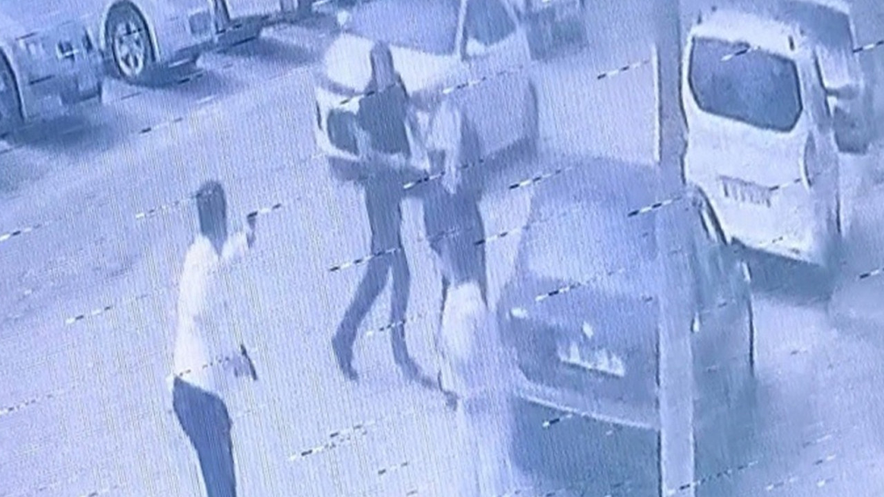 Sokak ortasında iki tabanca ile kurşun yağdırdı: Çatı katındaki sığınakta yakalandı