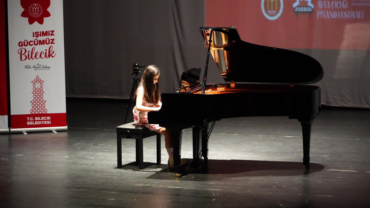 Bilecik’teki Piyano Festivalinde genç piyanistler hünerlerini sergiledi