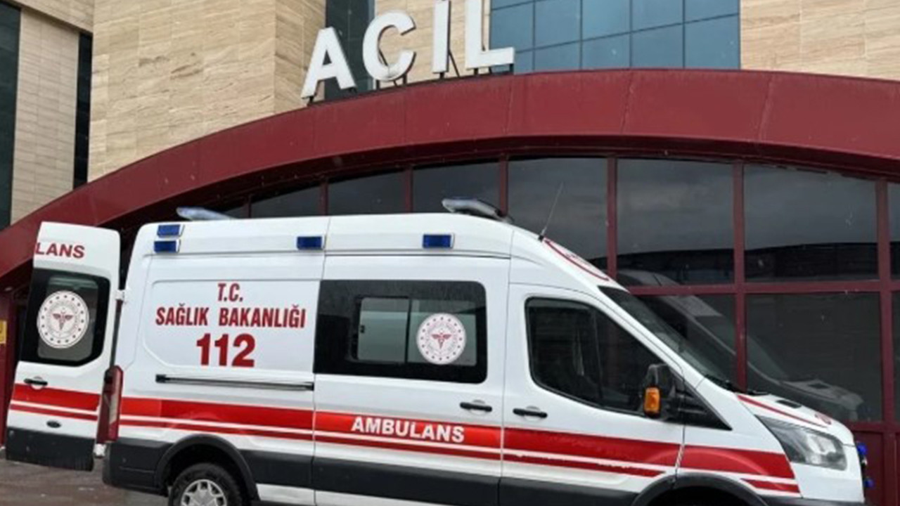 Çöp kamyonu ile otomobil çarpıştı: 3 yaralı