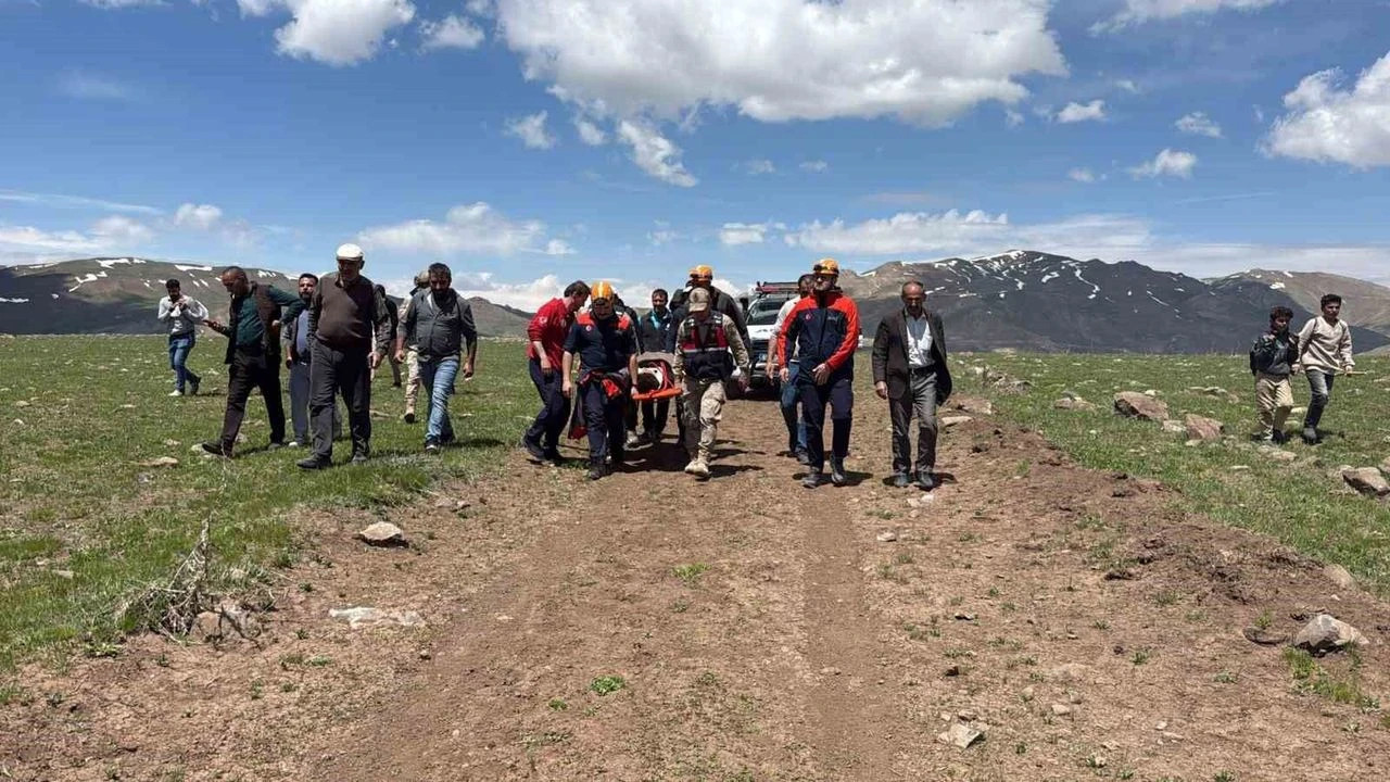 Kayalık alandan düşen 14 yaşındaki çocuk hastaneye kaldırıldı