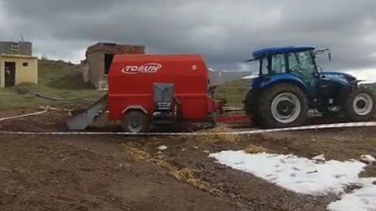 Korkunç ölüm: Çocuk yem karma makinesine kapıldı