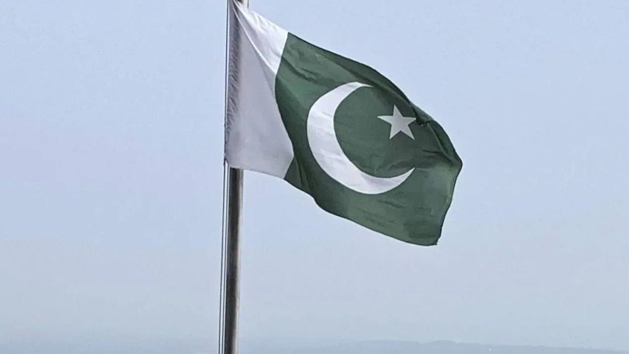 Pakistan’da gümrük deposunda yangın çıktı: 43 yaralı