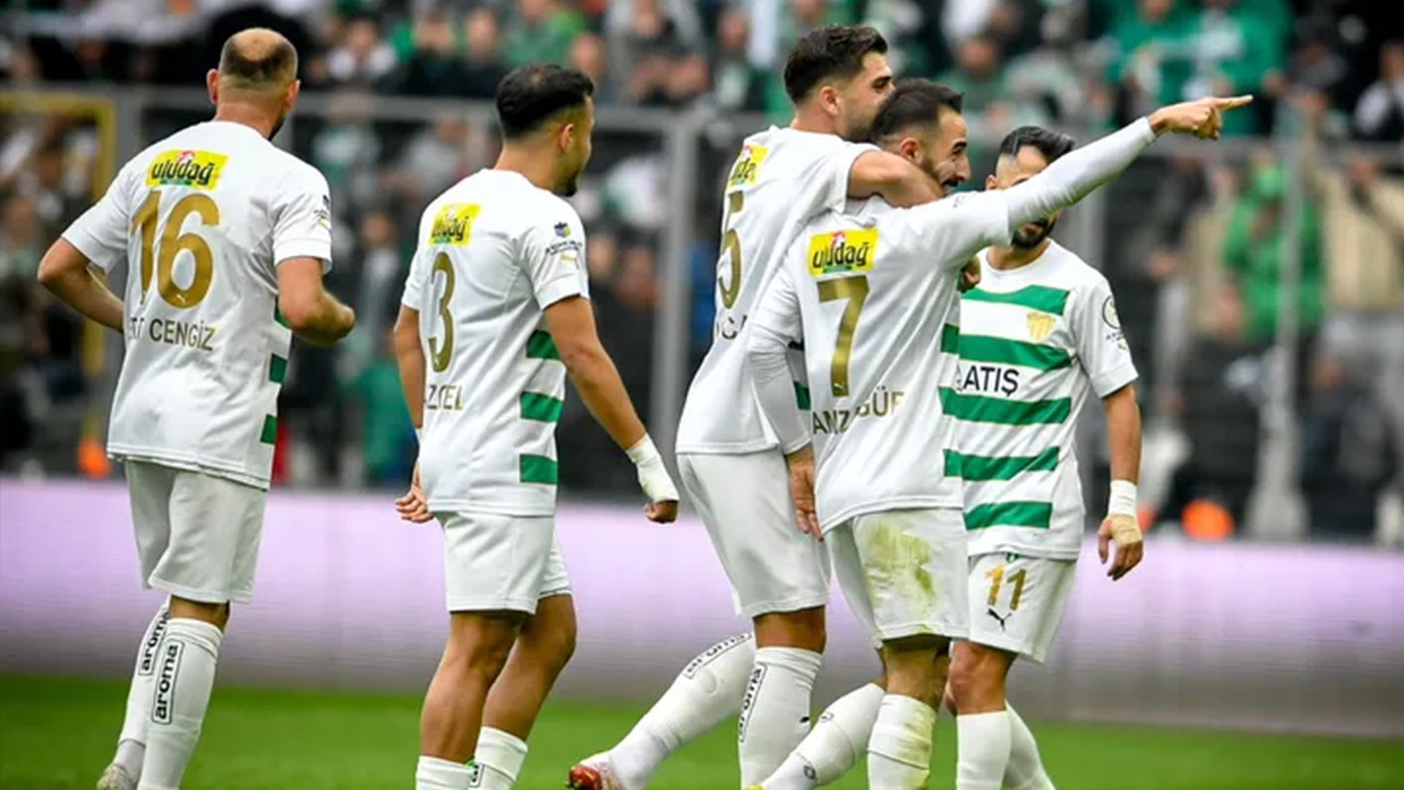 Bursaspor'da yaprak dökümü devam ediyor: Hamza Gür de ayrıldı
