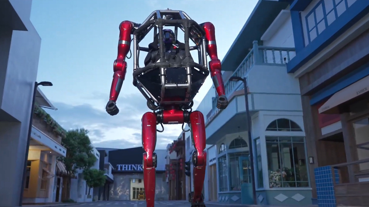 Çin'den teknoloji devrimİ: İnsanlı dev robotlar sahneye çıktı