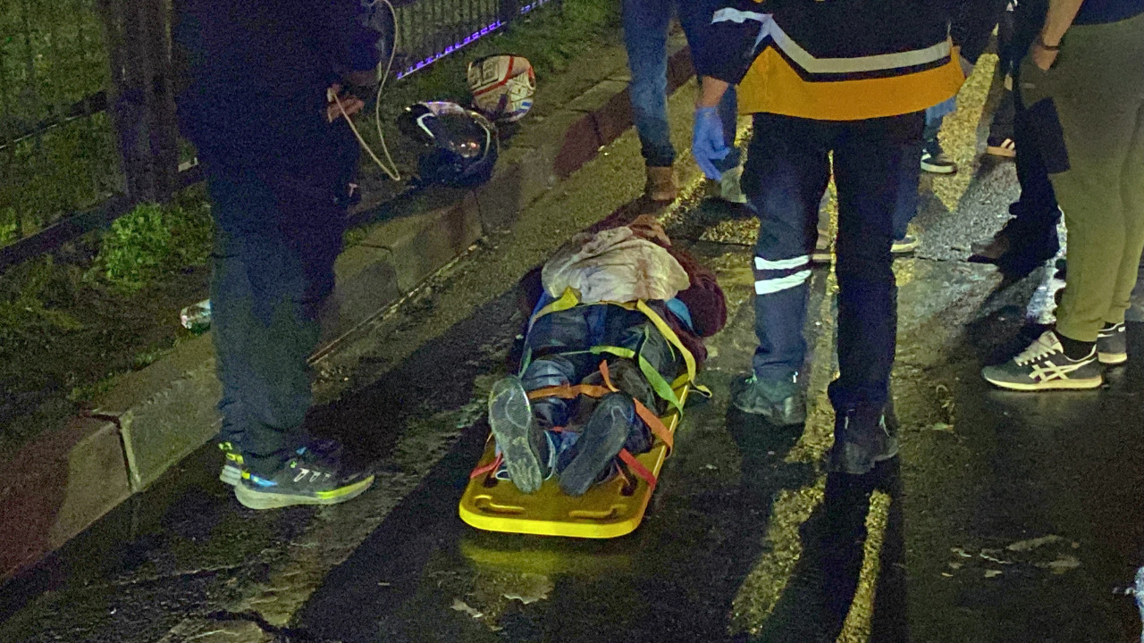 Devrilen motosikletteki 2 kişi yaralandı