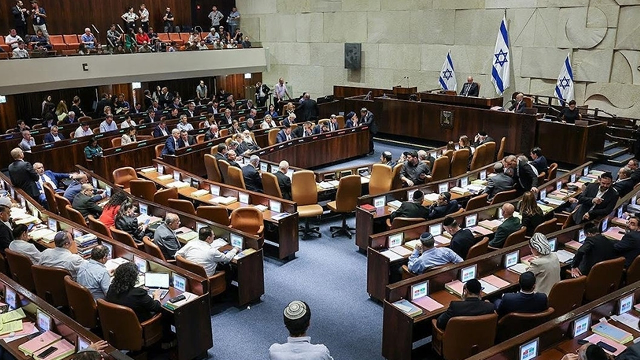 İsrail Meclisi'nde Filistinli milletvekiline aşırı sağcılardan müdahale