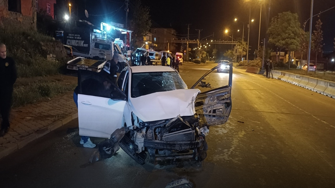 Kırıkkale'de feci kaza: Otomobilden fırlayıp trafik levhasına çarptı, bir genç kız hayatını kaybetti