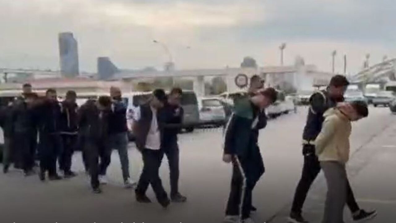 Sosyal medyada silahlı paylaşım yapanlara operasyon: 19 gözaltı