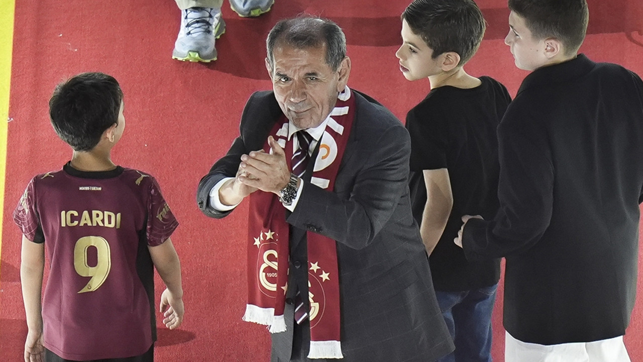 Galatasaray kutlamalarında Erden Timur detayı dikkat çekti