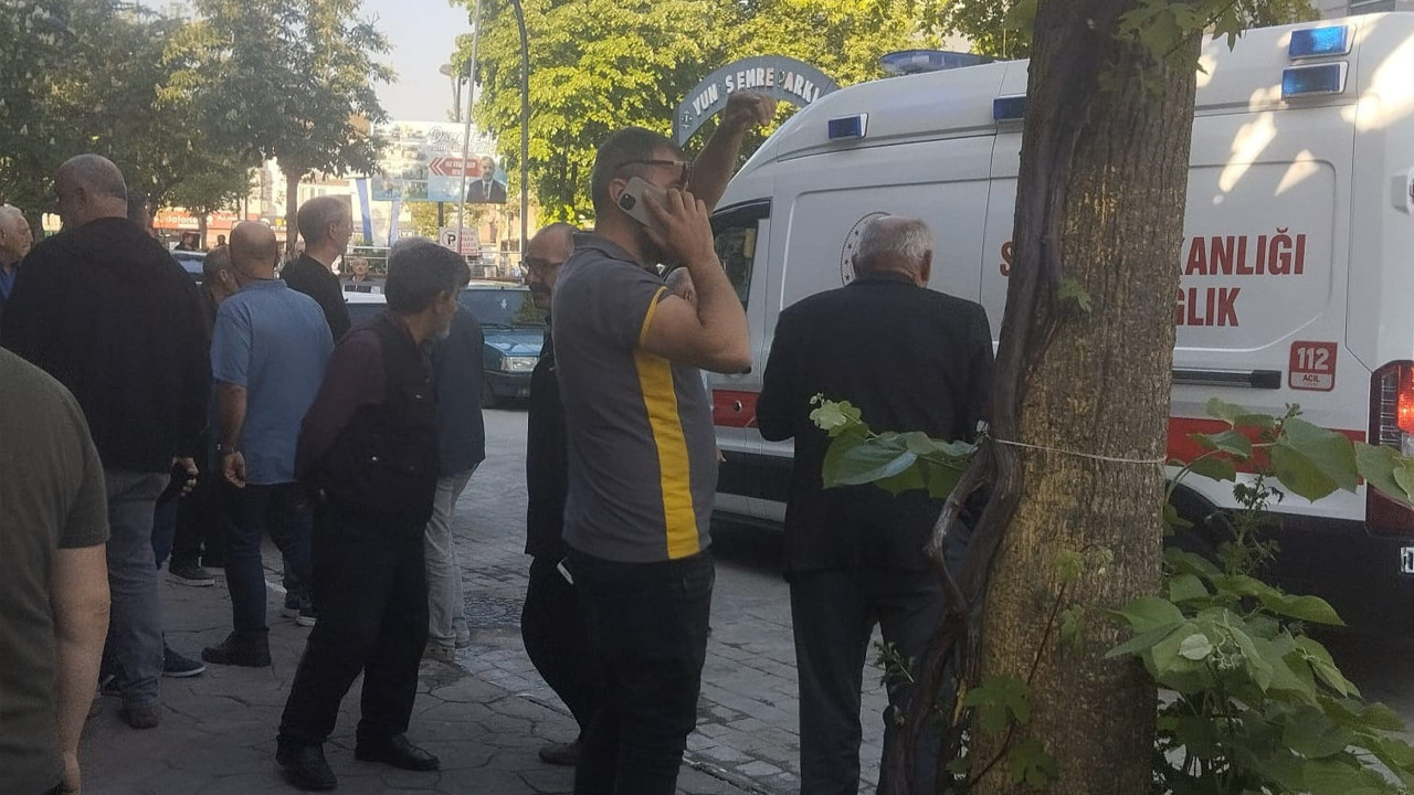 Sokak ortasında kurşun yağmuru: Kadın can havliyle berbere sığındı