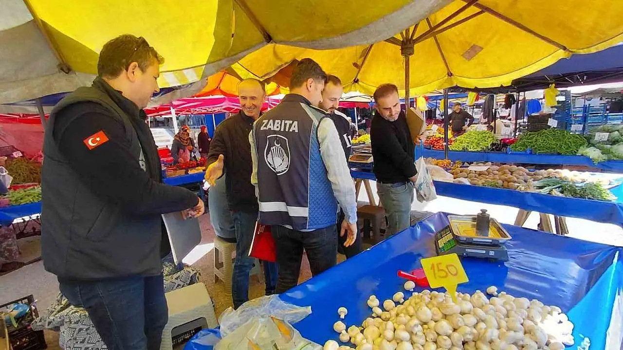 Mudurnu'da zabıta ekiplerinden pazar tezgahlarına …