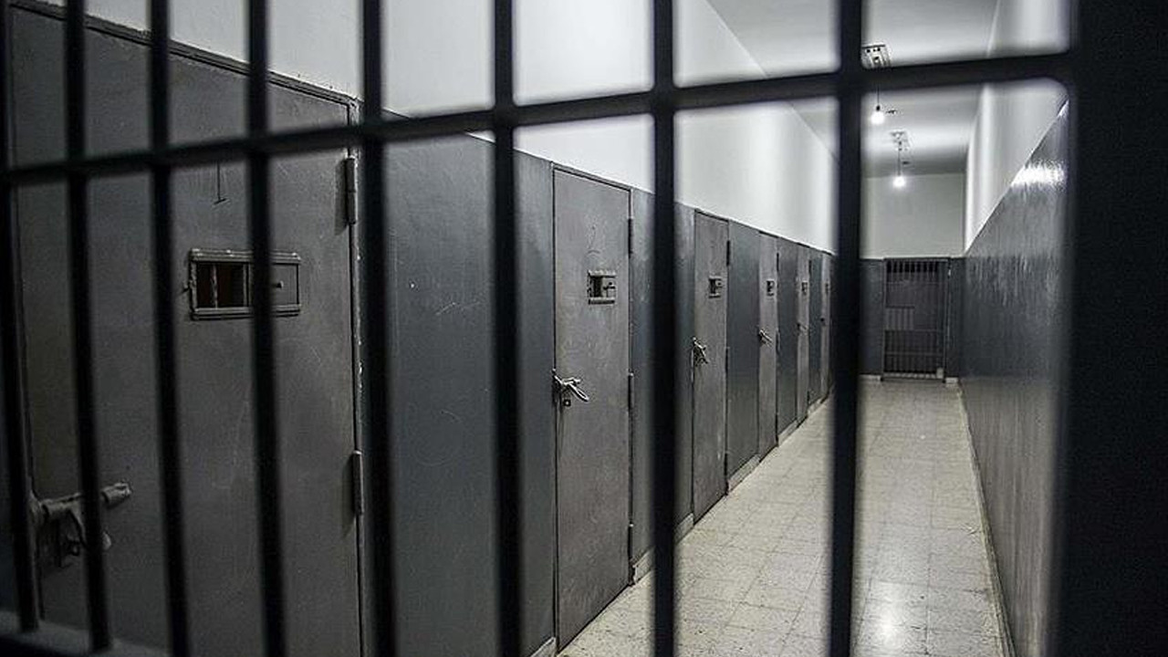 Adana’da uyuşturucu davasında iki sanığa hapis cezası