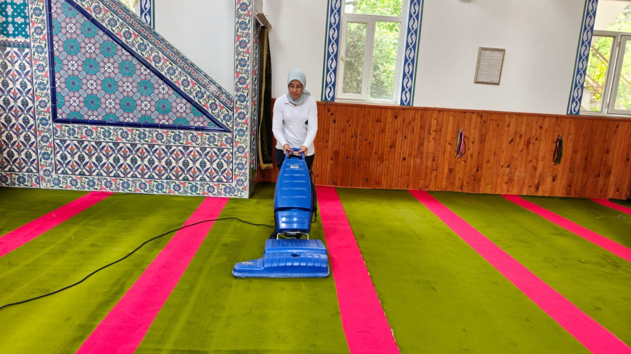 Bayram öncesi camilerde temizlik seferberliği