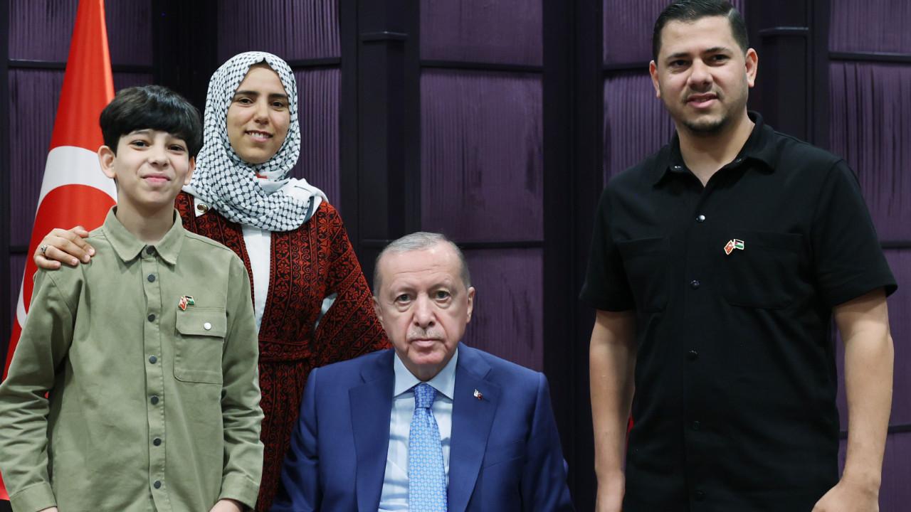 Gazze’nin çocuk sesi Dolmabahçe’de: Erdoğan, Gazzeli Ebu Cezer ve ailesini kabul etti