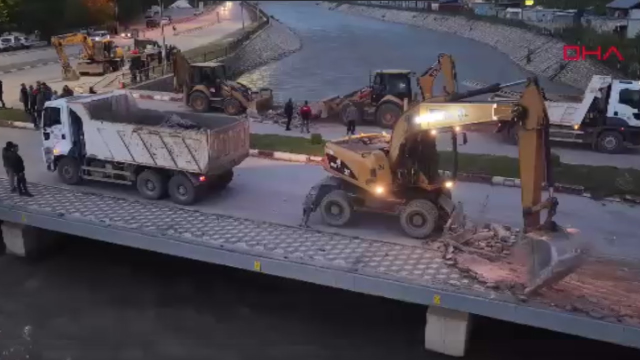 Tokat’ta sel riski oluşturan köprünün yıkımına başlandı
