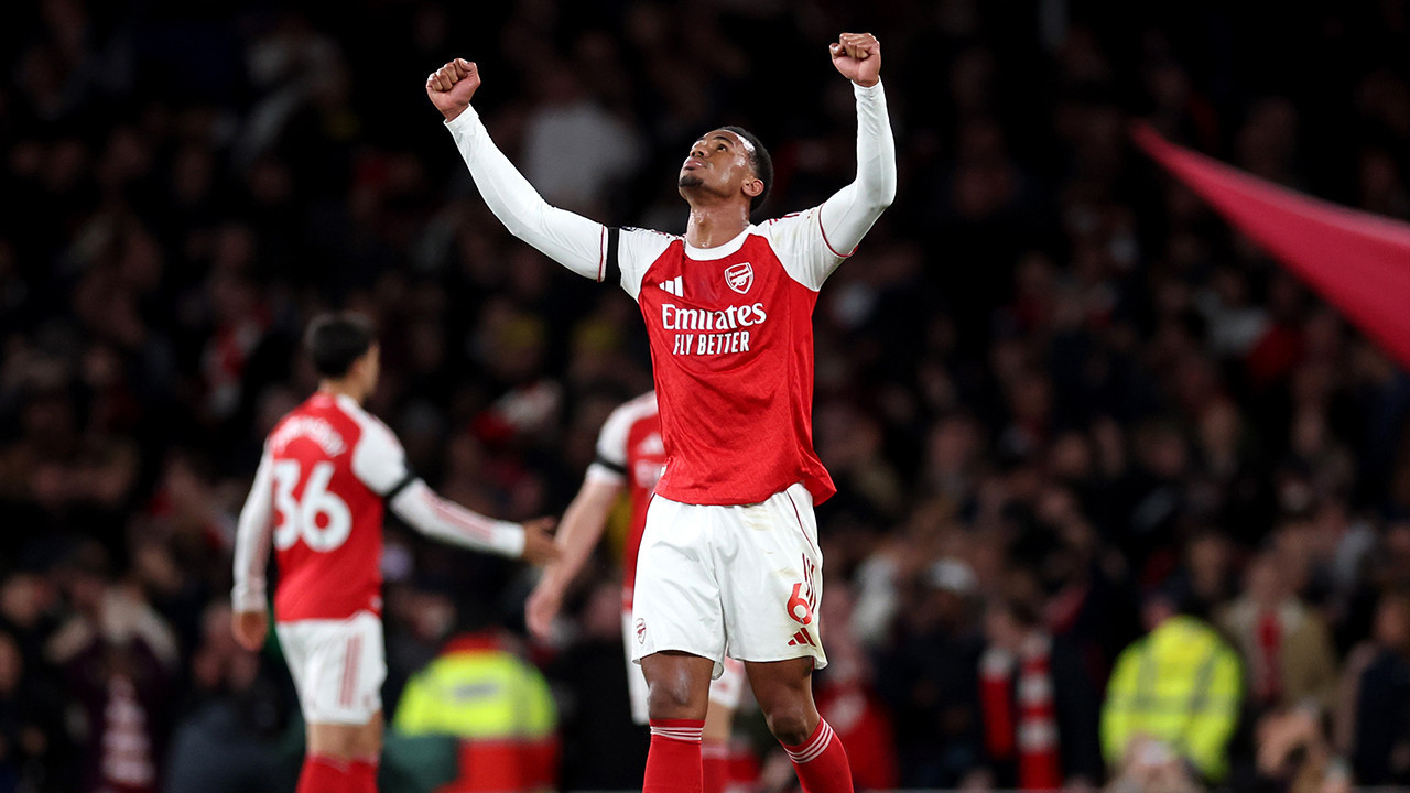 Arsenal Premier Lig şampiyonluğuna bir maç uzaklıkta