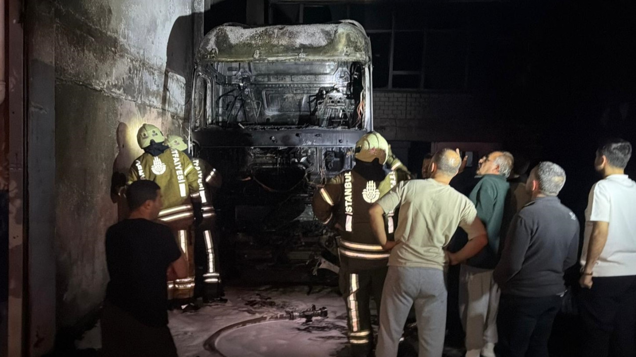 Başakşehir’de korkutan yangın! Tır alev aldı, iş yerine sıçradı