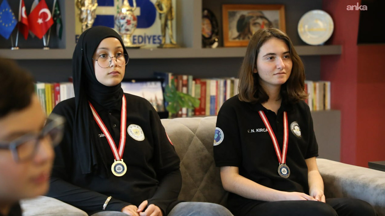 Edremitli imam hatip öğrencilerinden uluslararası robot yarışmasında dünya birinciliği ve ikinciliği