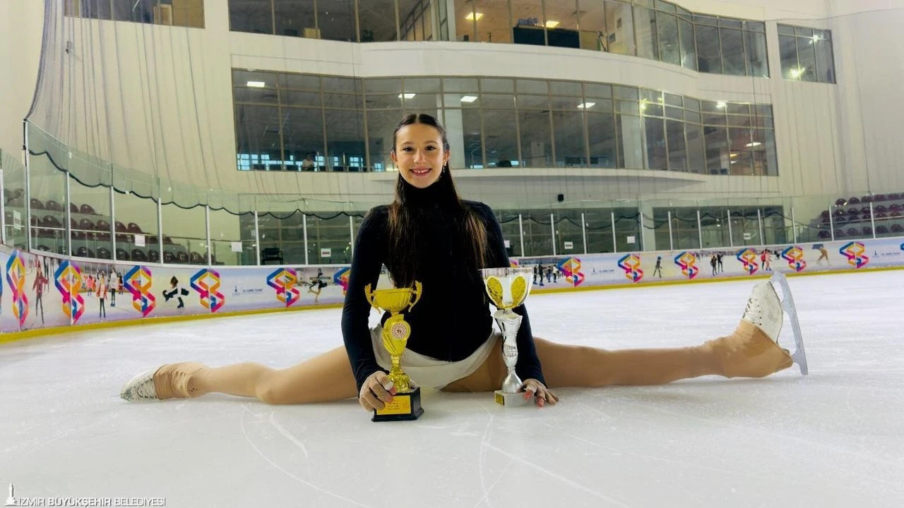 İzmirli milli buz patencisi Doğa Güner’den uluslararası arenada üç derece birden