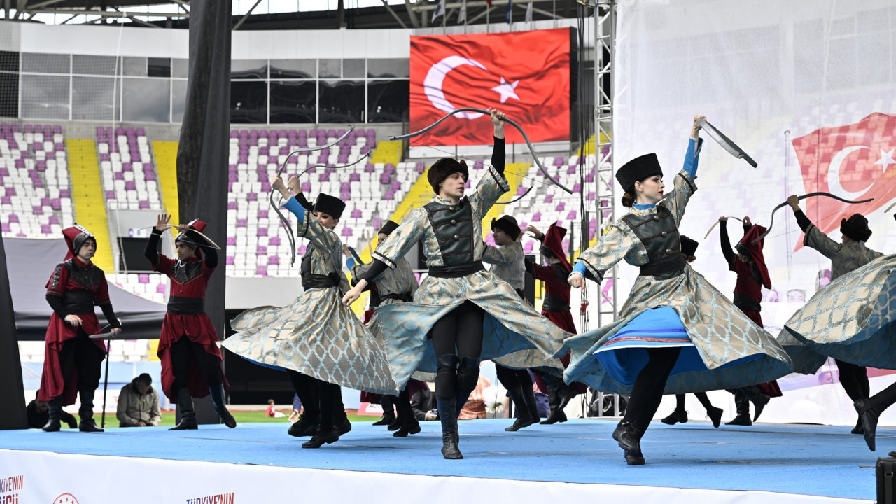 19 Mayıs Atatürk’ü Anma, Gençlik ve Spor Bayramı coşkuyla kutlandı