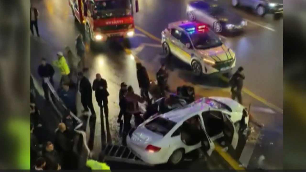 Direksiyon hakimiyetini kaybetti...Sıhhiye Köprüsü'nden uçtu
