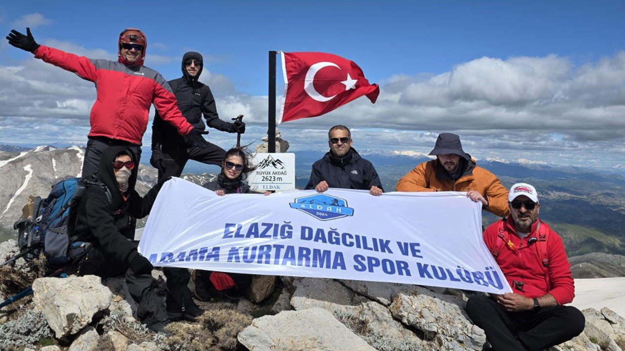 Elazığ’ın en yüksek zirvesinde anlamlı 19 Mayıs tırmanışı