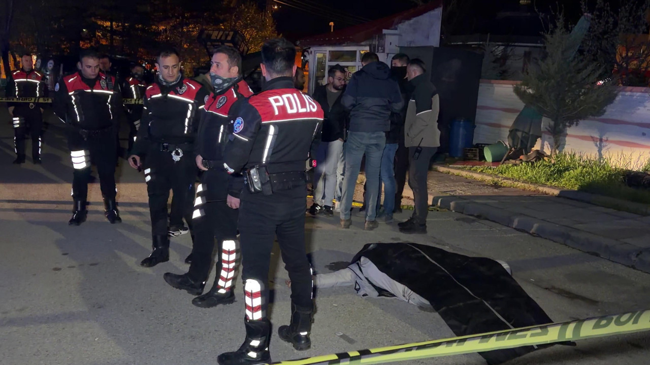 Erzurum’da cami önünde silahlı ölüm: Başından vurulmuş halde bulundu
