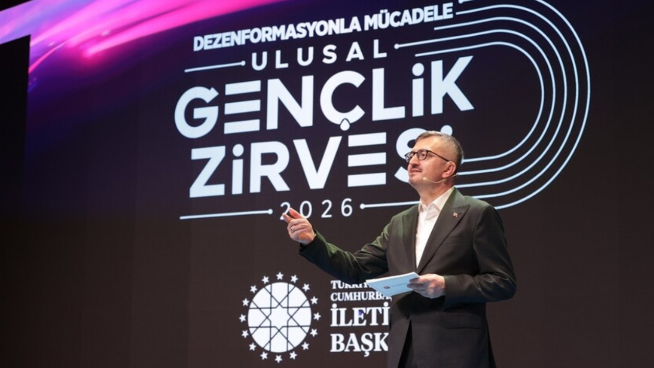 Burhanettin Duran: Dijital dünyada artık yeni bir savaş var