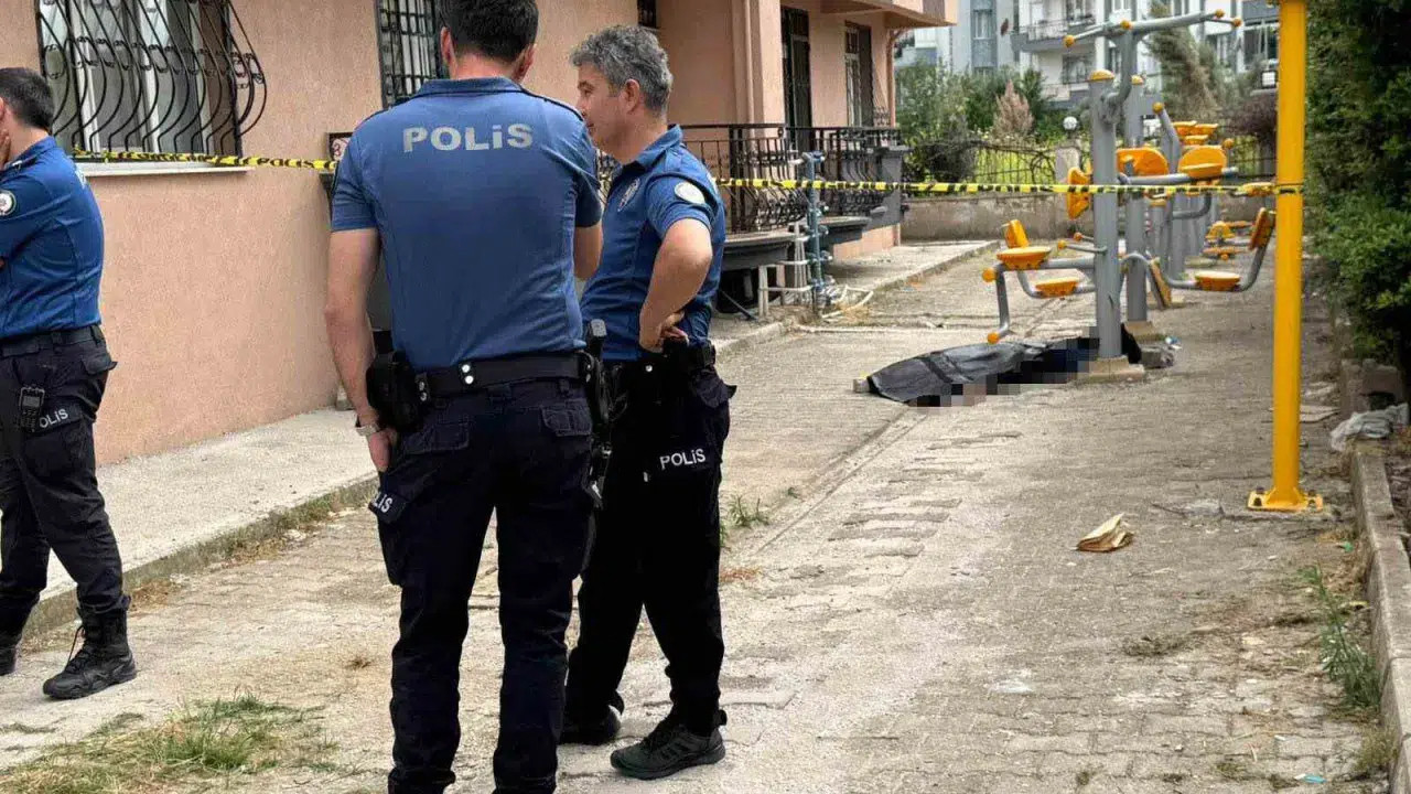 İzmir torbalı'da feci ölüm: Cam silerken 4. kattan düşen yaşlı adam hayatını kaybetti