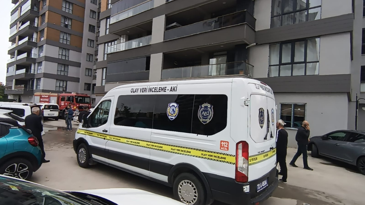 Asansörde mahsur kalanları kurtarmak istemişti: Feci şekilde can verdi