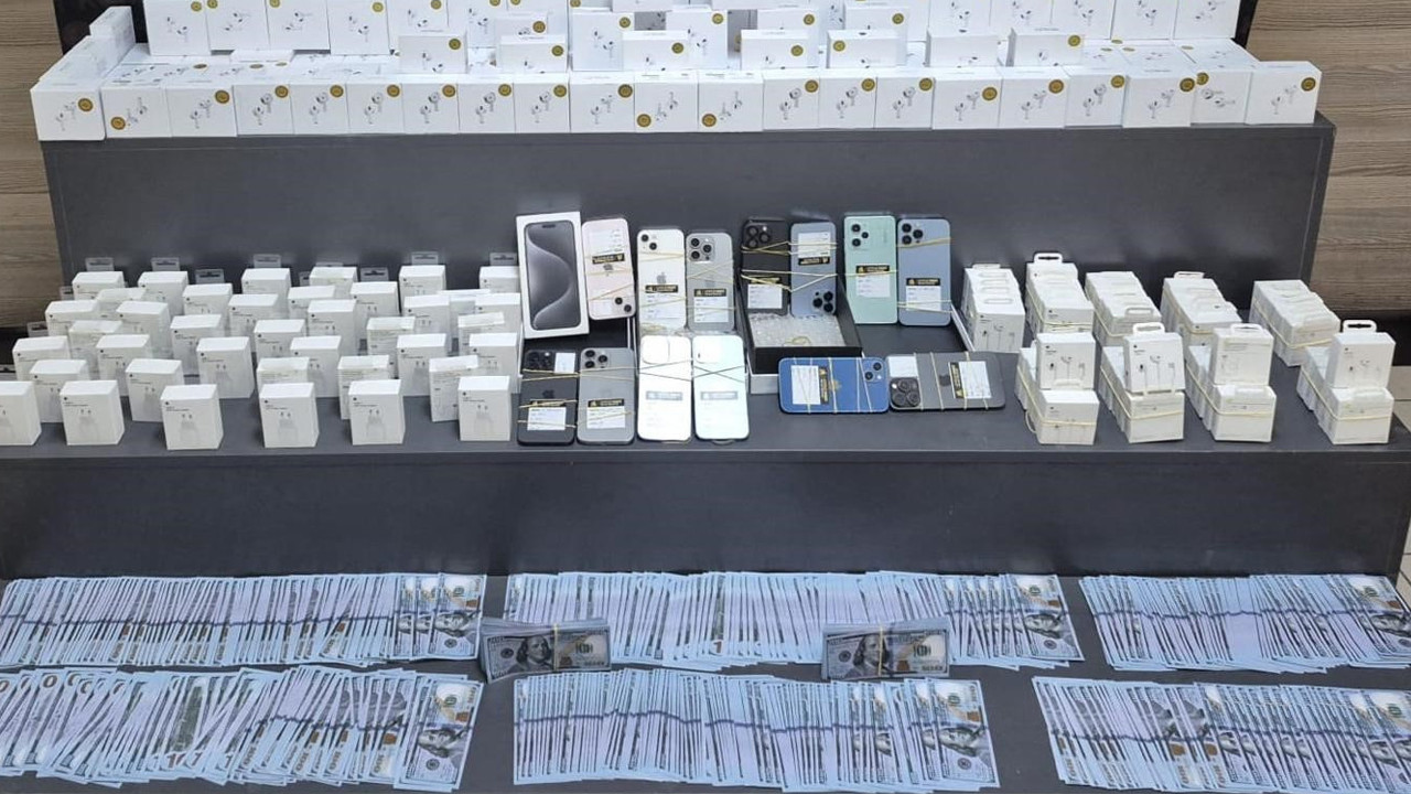 Bayramı fırsata çevireceklerdi: Sahte dolar, klonlanmış telefon…: Polis, dolandırıcının kirli planını çökertti
