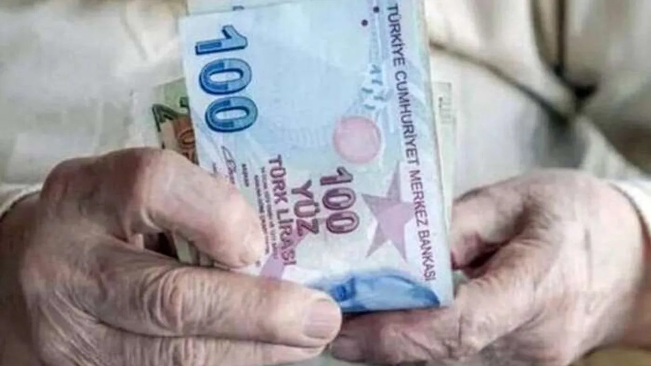 DİSK-AR’dan çarpıcı rapor: Emeklinin bayram ikramiyesindeki 8 yıllık kayıp 76 bin tl’yi geçti