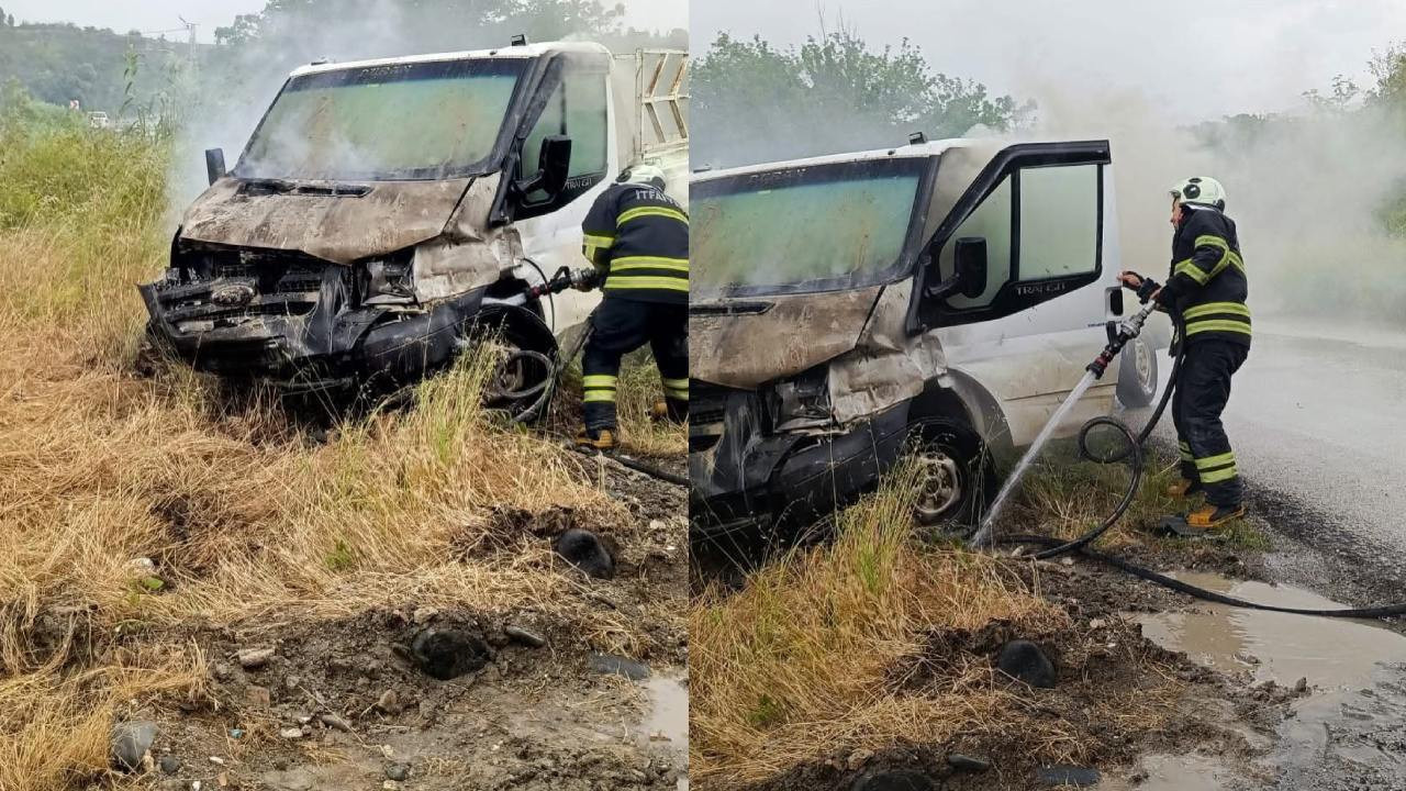 Hatay’da seyir halindeki pikap alevlere teslim oldu