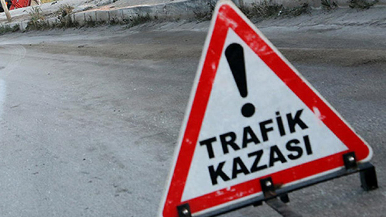 İstanbul'da 3 araç birbirine girdi: Yaralılar var