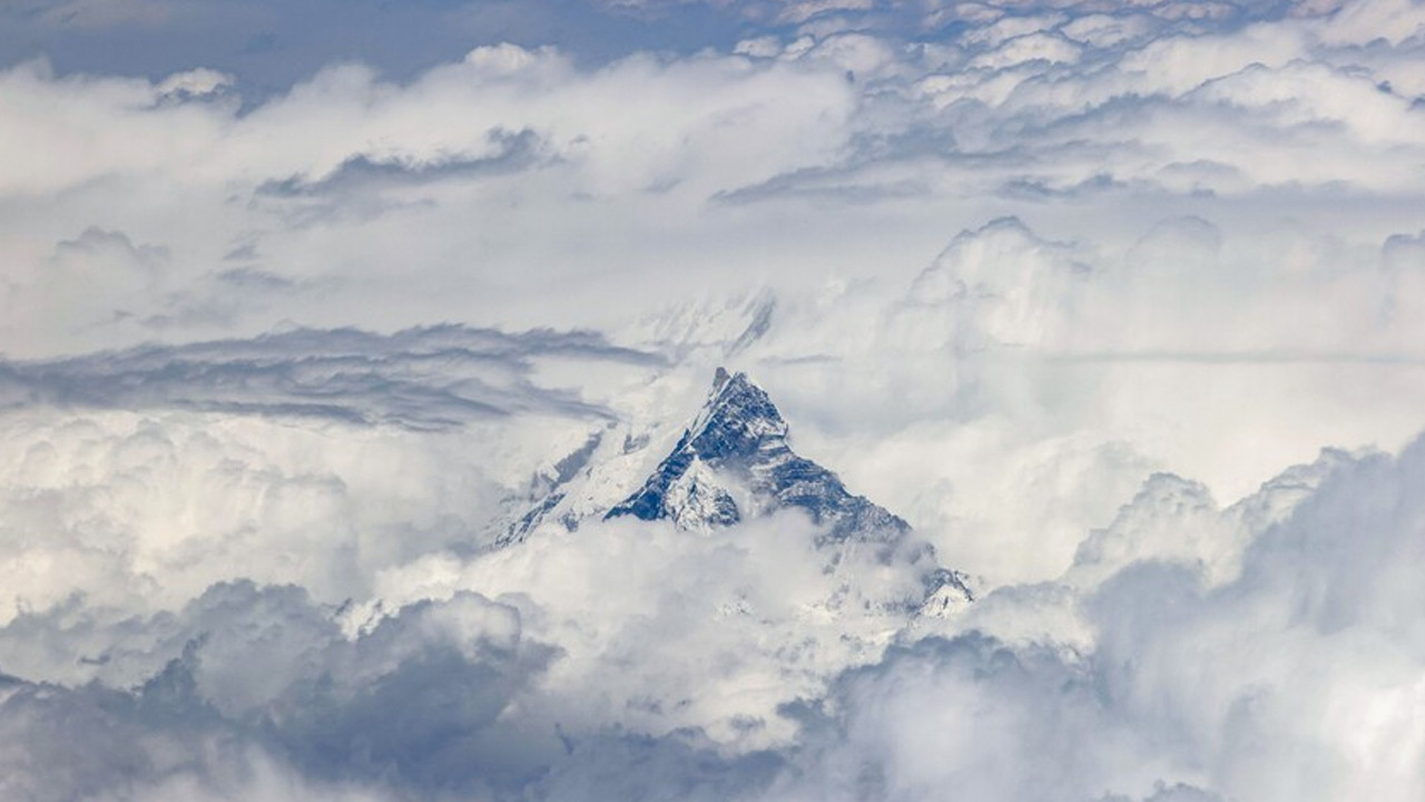 Everest’te iki dağcı hayatını kaybetti