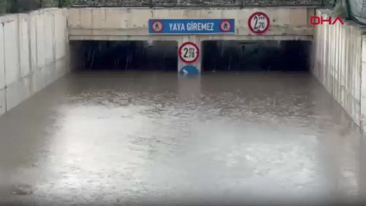 Kırıkkale'de sağanak; altgeçit ve caddeler suyla doldu