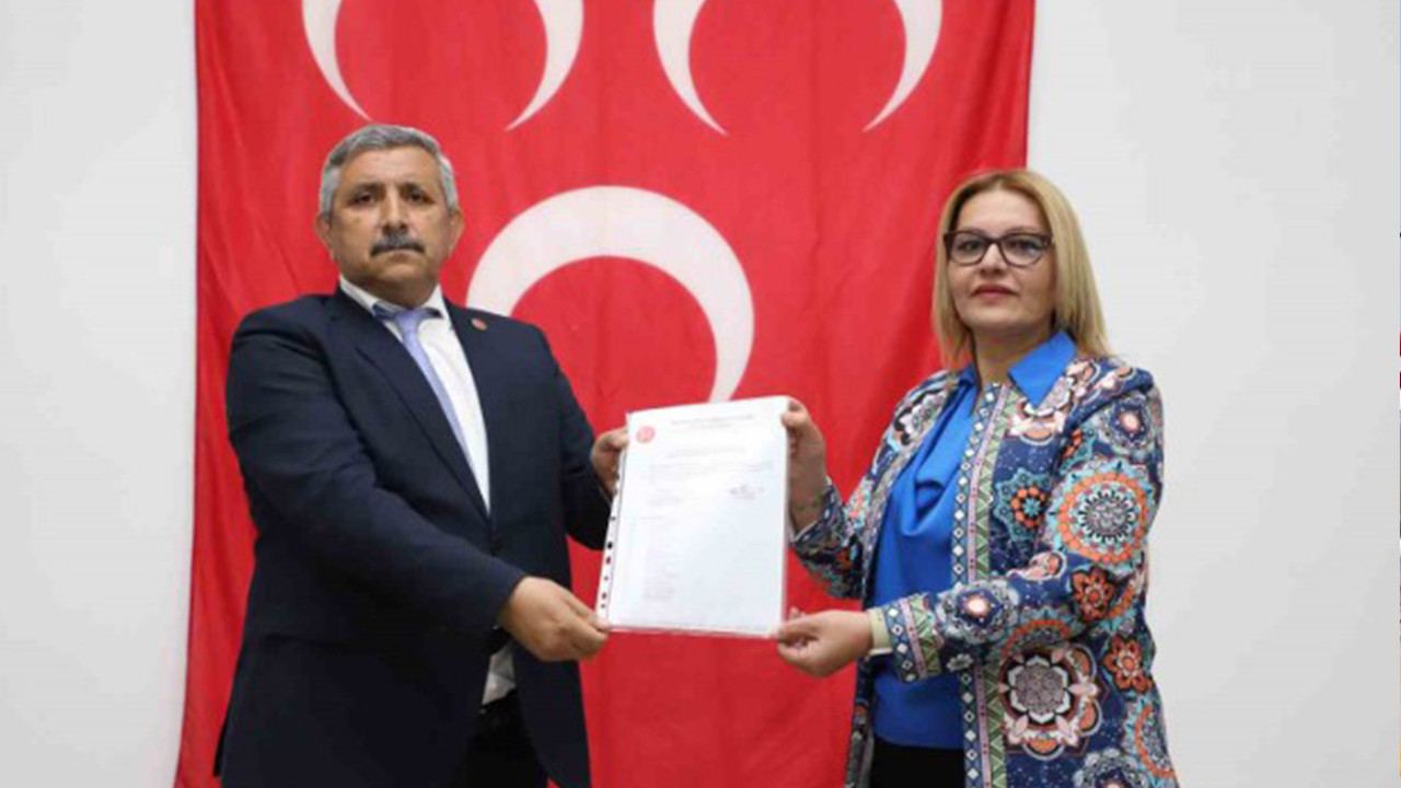 MHP Çıldır'da yeni dönem: Nevruz Gündoğdu mazbatasını alarak göreve başladı