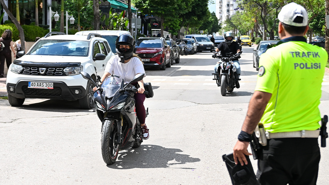 Adana’da motosikletlere sıkı denetim: 274 sürücüye ceza