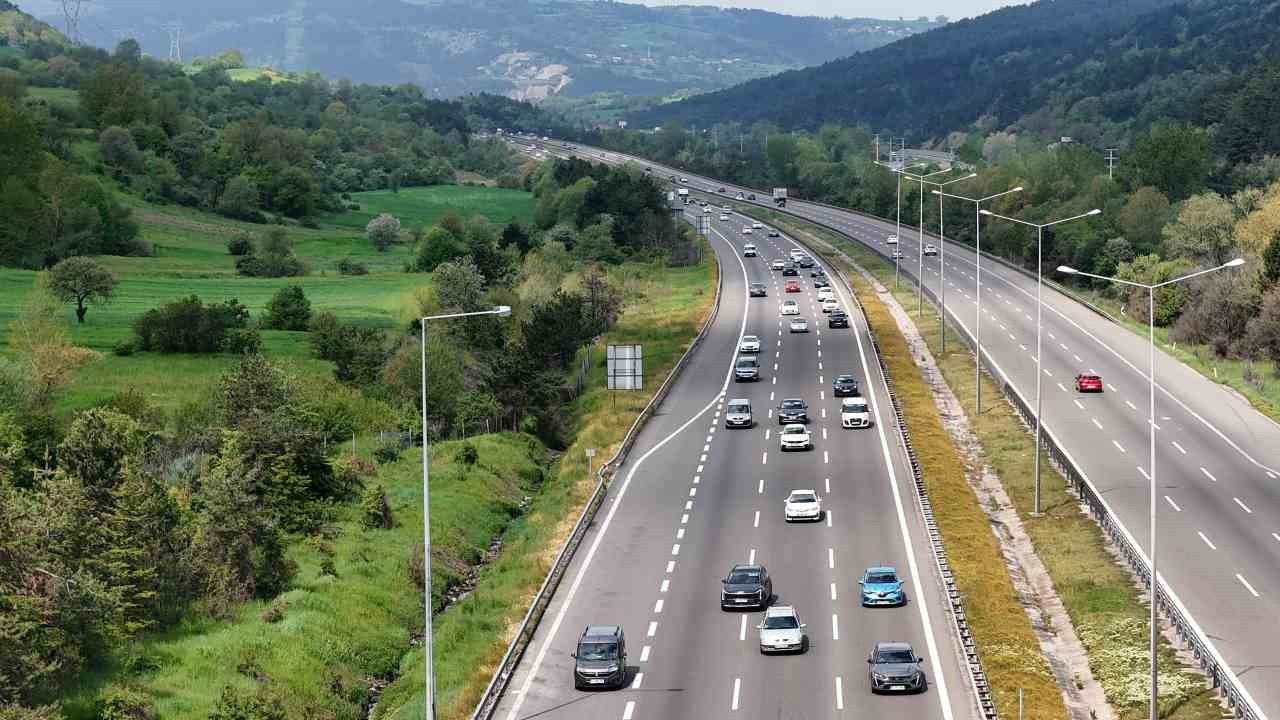 Bolu geçişinde bayram trafiği arttı