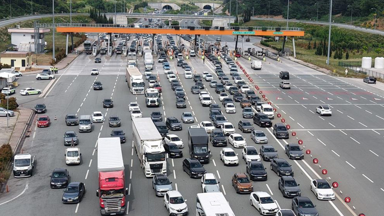 Kurban Bayramı tatili başladı: İstanbul-İzmir otobanında kilometrelerce kuyruk