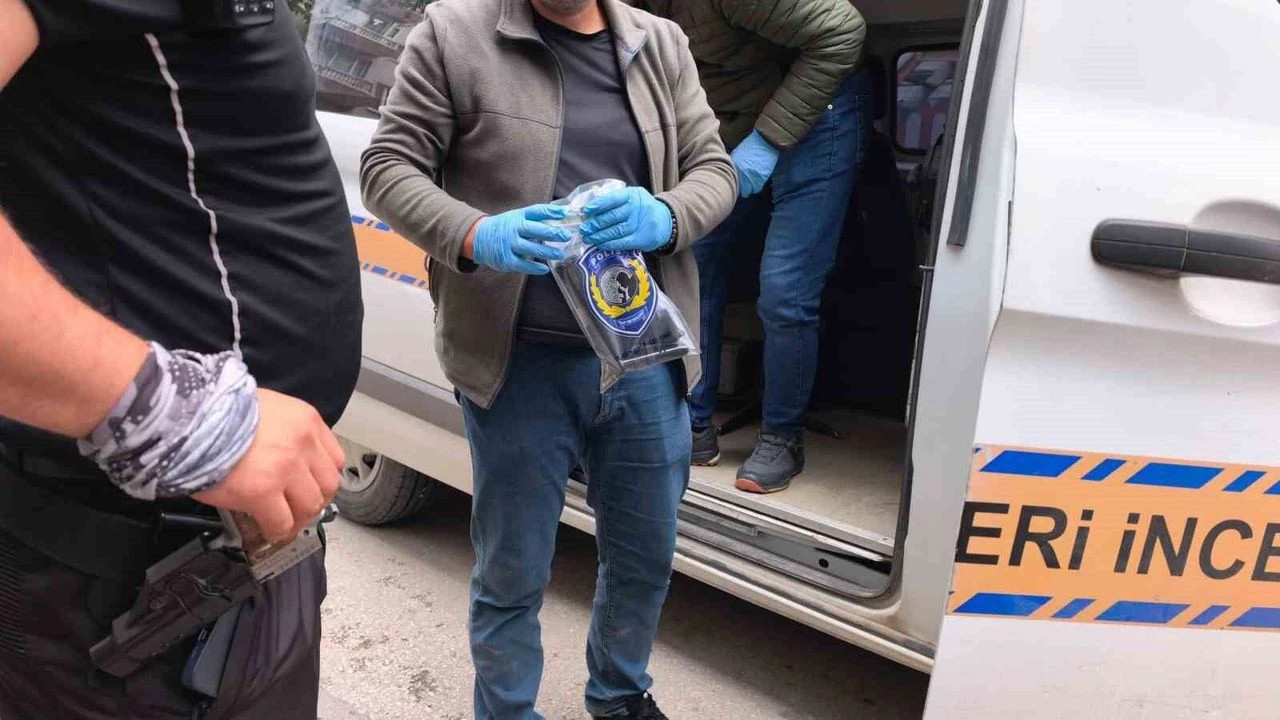 Polisten kaçtı, ruhsatsız tabanca ile yakalandı
