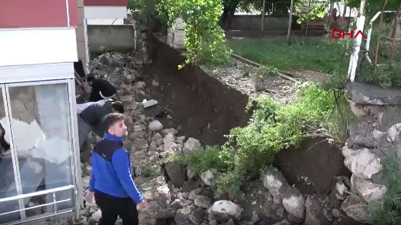 Sağanak sonrası apartmanın istinat duvarı çöktü