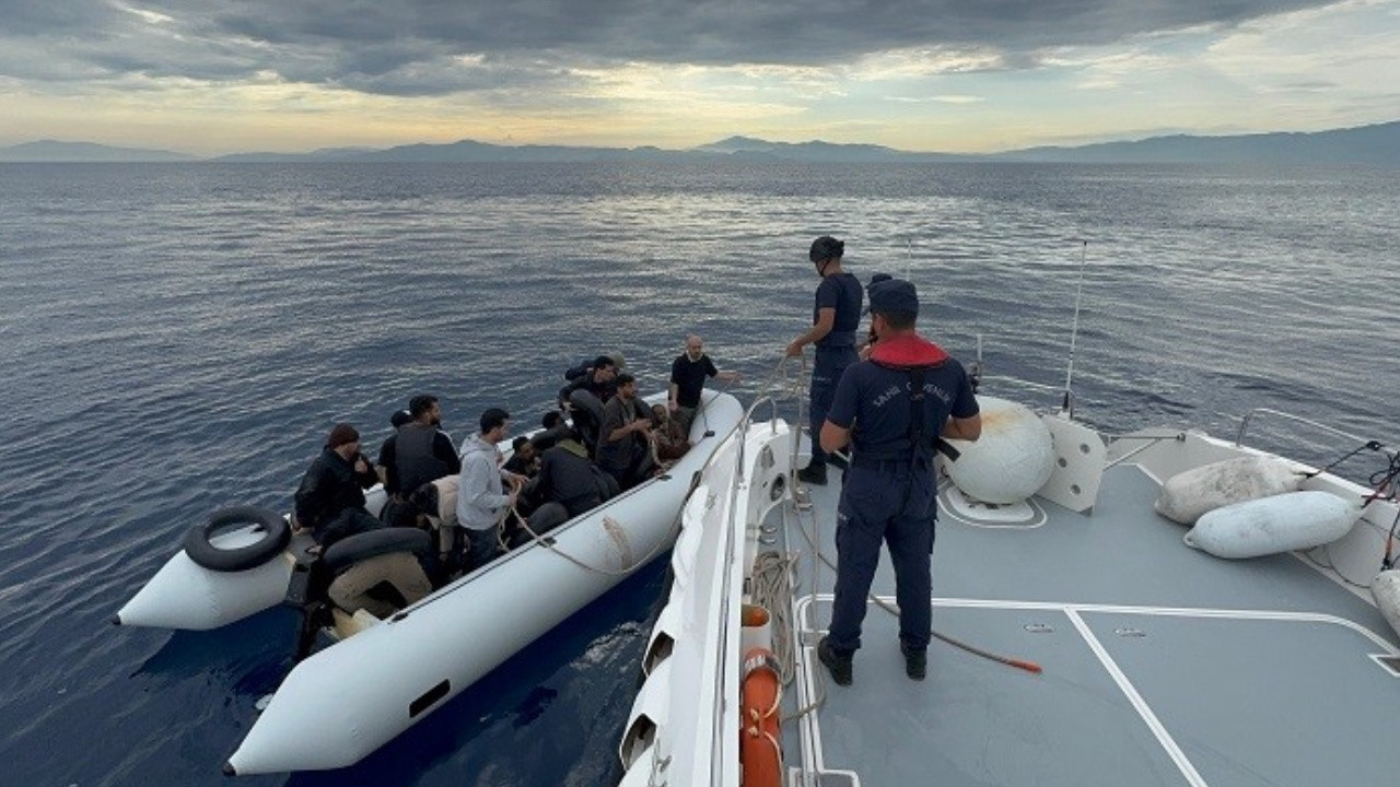 Aydın'da 19 kaçak göçmen kurtarıldı
