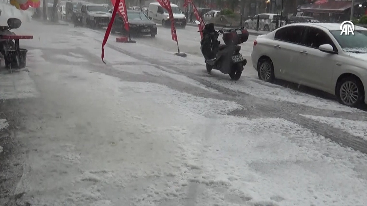 Muş'u sağanak ve dolu vurdu
