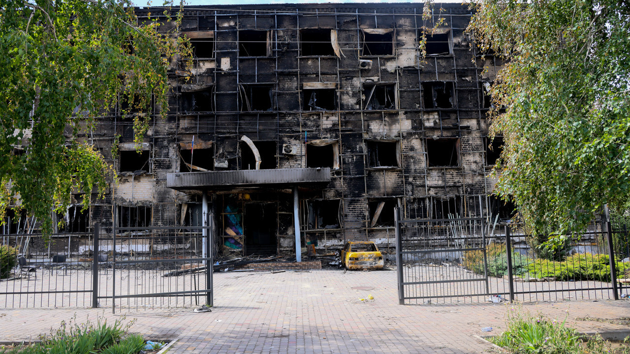 Rusya, vurulan kolejin enkazını uluslararası basına gösterdi