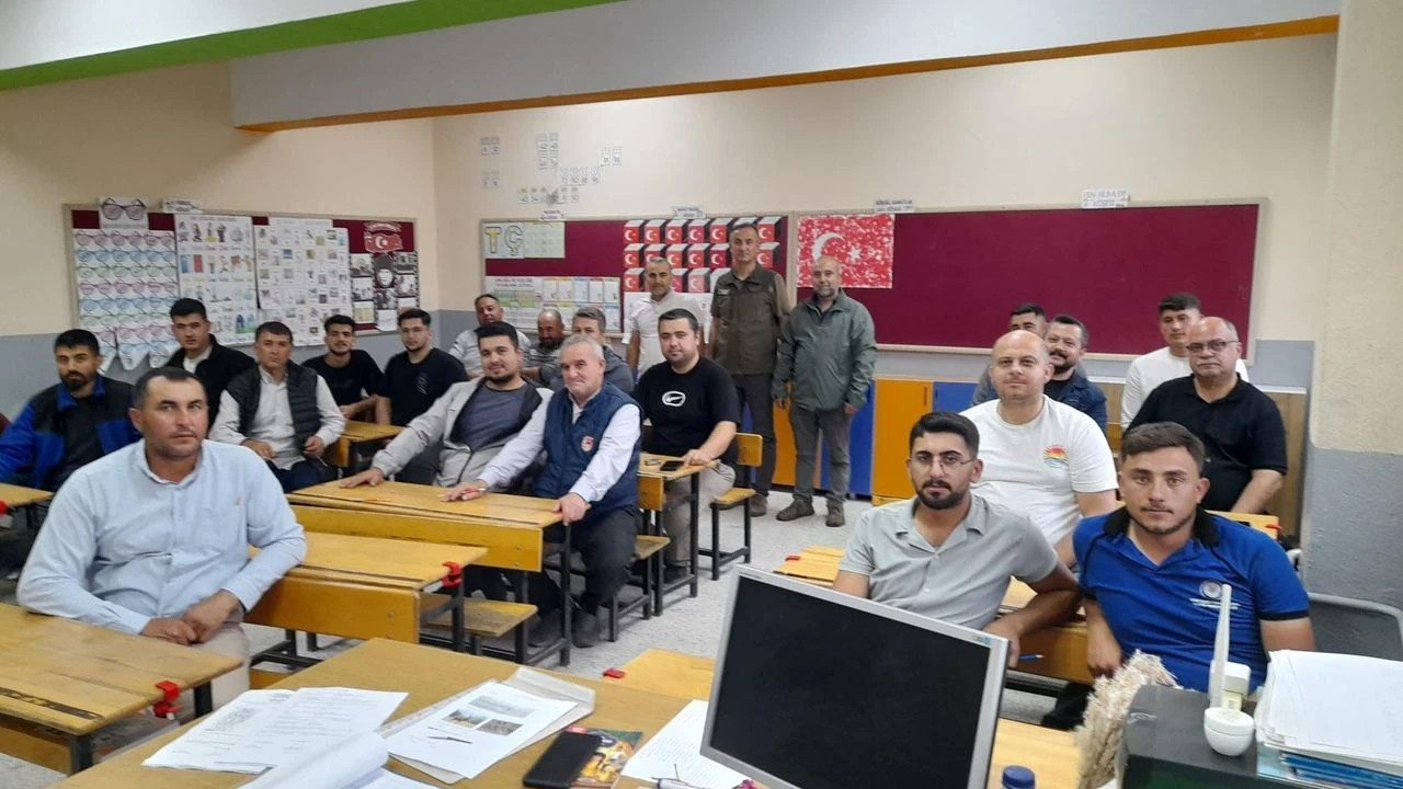 Selendi'de avcılara yönelik sürdürülebilir avcılık ve yaban hayatı eğitimi düzenlendi