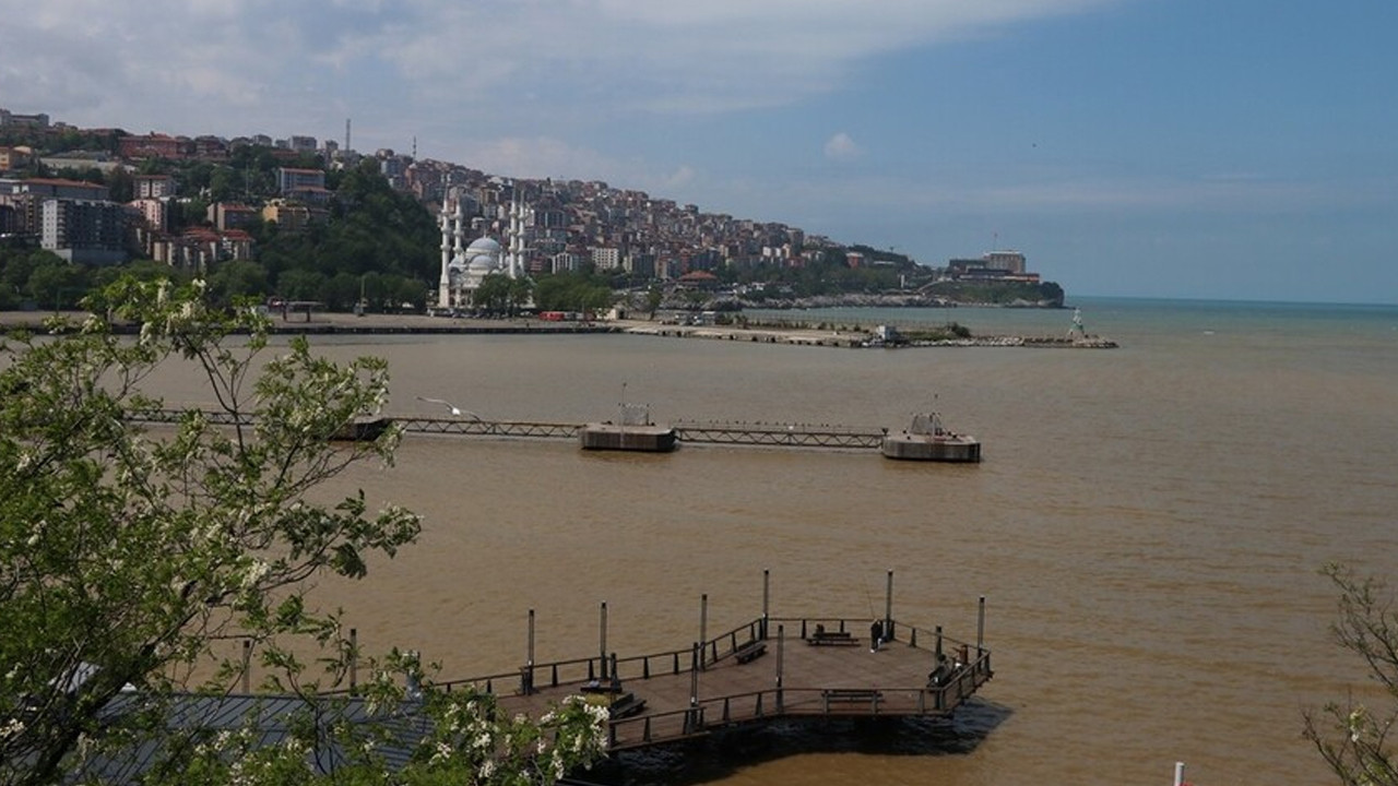 Zonguldak’ta denizin rengi değişti